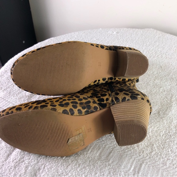 Find women’s cheetah print faux calf hair Lyle 1W4002 stack heeled bootie Sz 7.5 - Picture 5 of 9